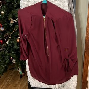 Not sleeve blouse with gold zipper